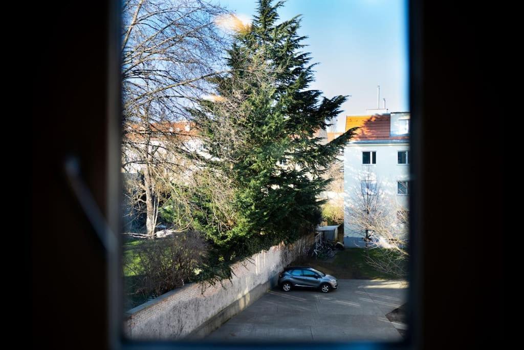 Comfortable 2br Apt With Parking, Wi-fi Near Center, Wein, Austria Appartement *