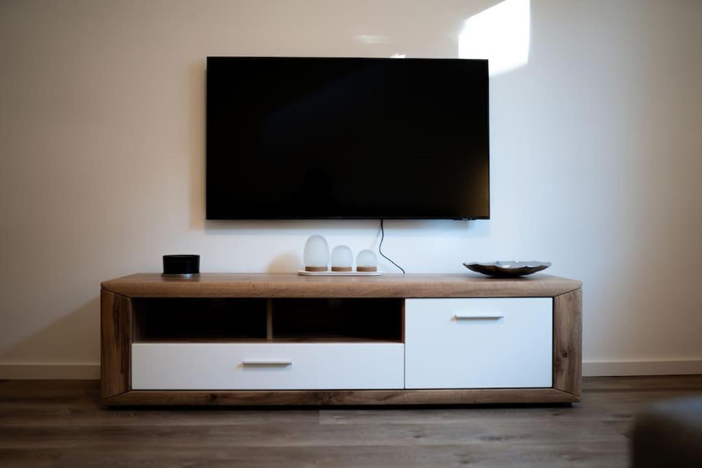 Appartement Comfortable 2br Apt With Parking, Wi-fi Near Center, Wein, Austria *